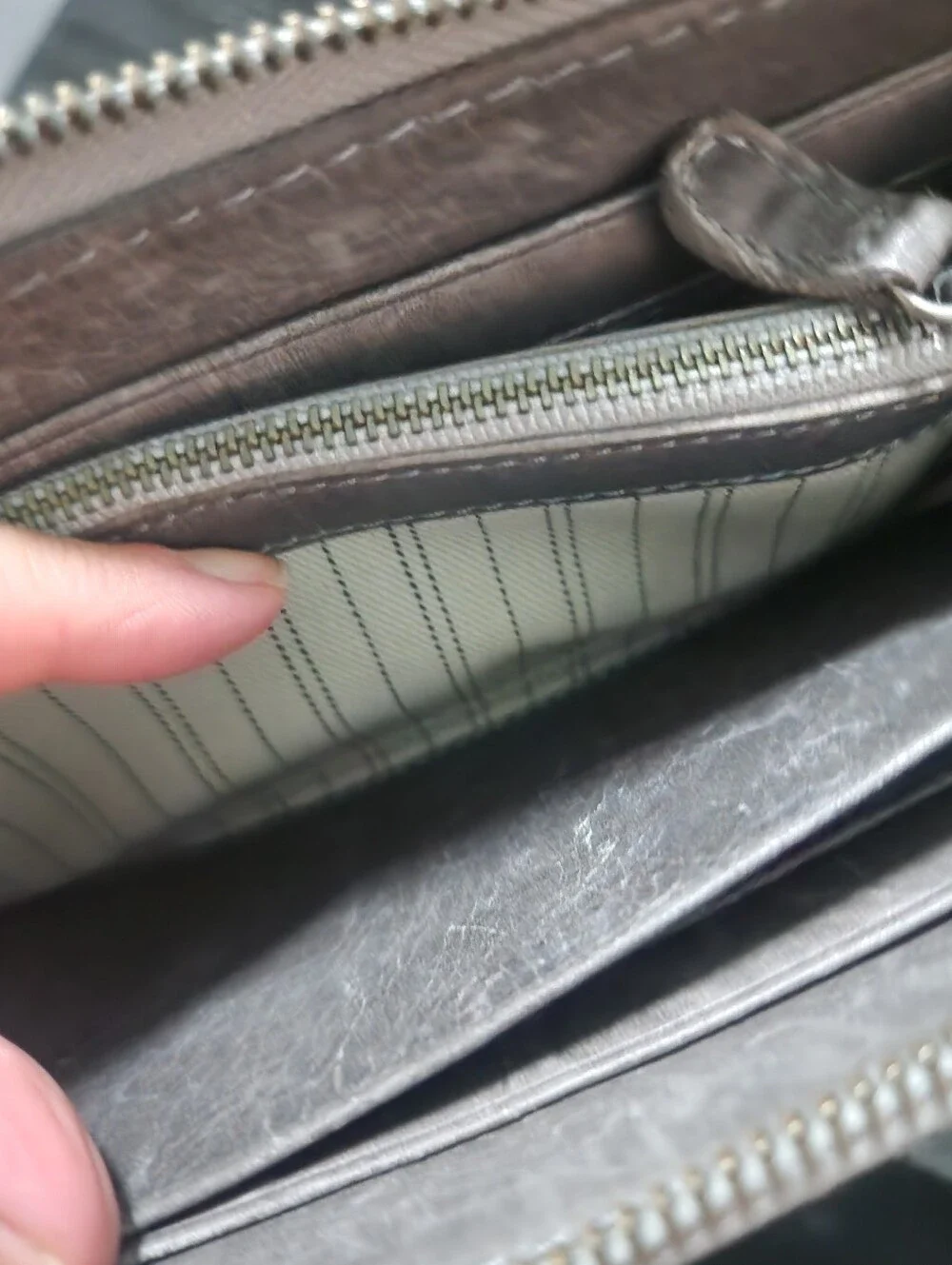 Frye Melissa Carbon Grey Zippered Wallet Card Slots 3 Pockets Genuine Leather
